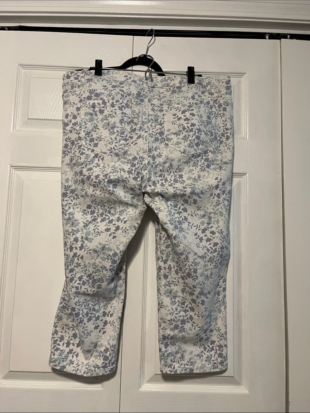 Westport Women’s Plus Size Cropped Jeans with Lt Blue and Lavender Floral Print - Picture 2 of 6